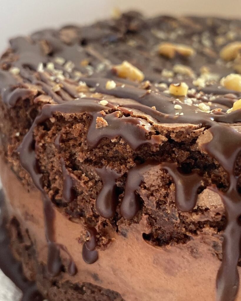 Esta torta doble de brownie puede ser tuya este 14 de febrero 🙌🏻❤️🍫¡Todas las indicaciones pa